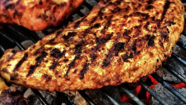 Barbecue Kamado allumé