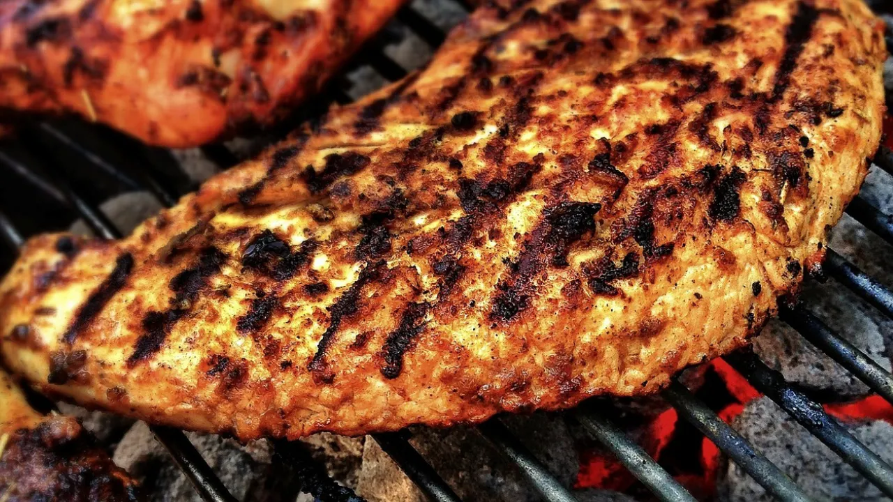Barbecue Kamado allumé