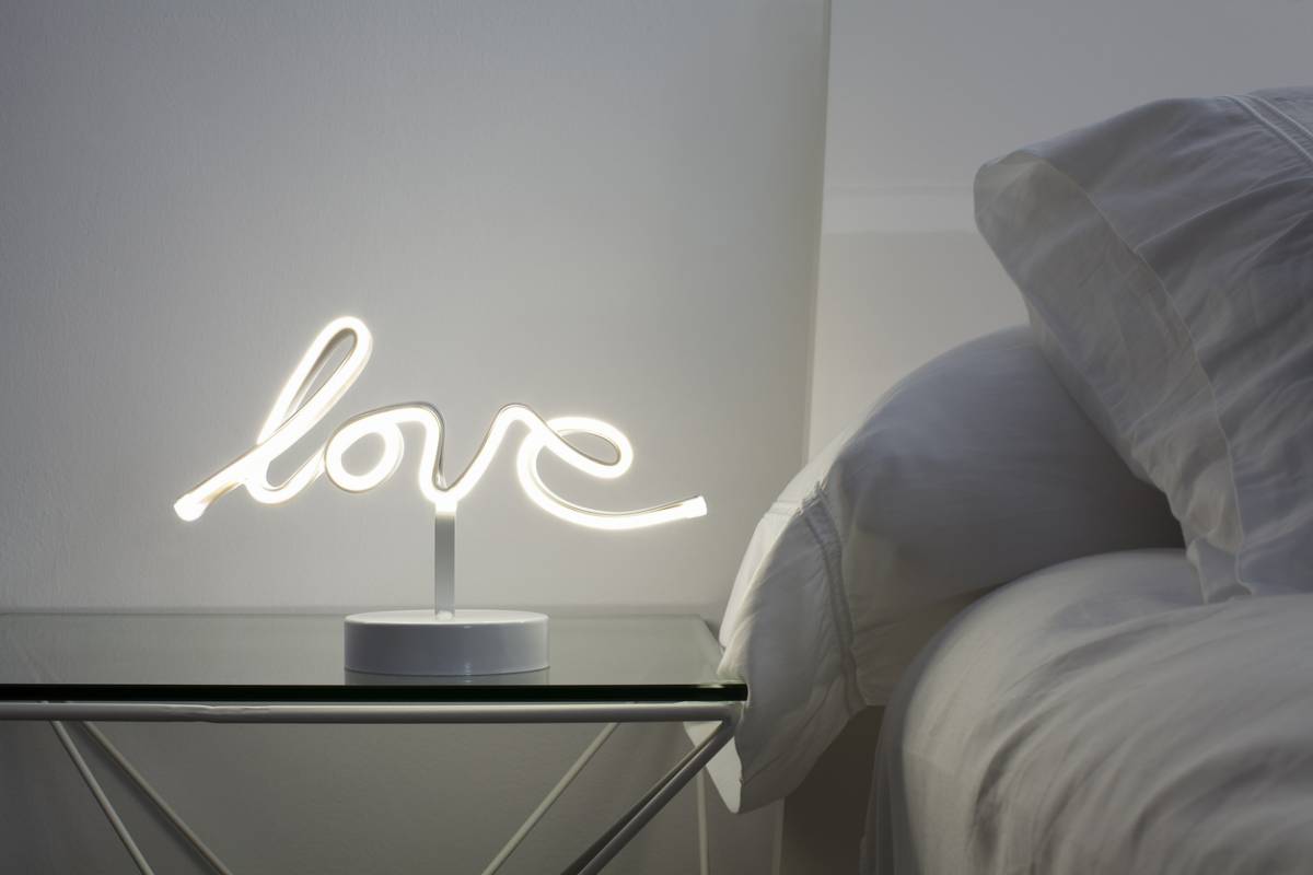 Néon Led personnalisé avec le texte "love"