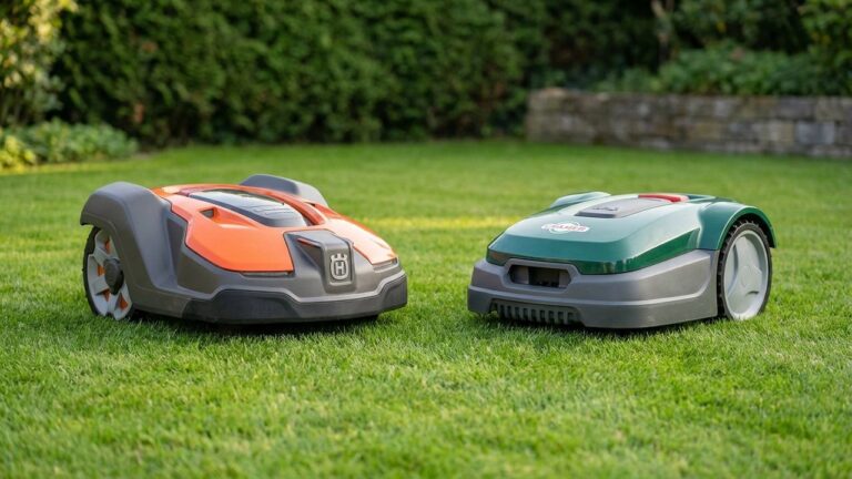Comparaison entre un robot tondeuse Husqvarna et Cramer sur pelouse