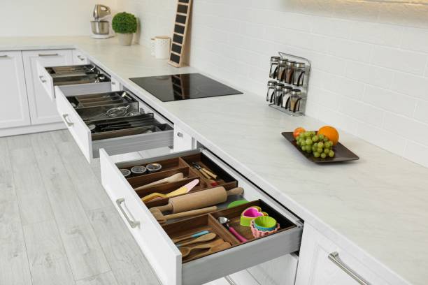 cuisine équipée aménagée tiroirs rangements
