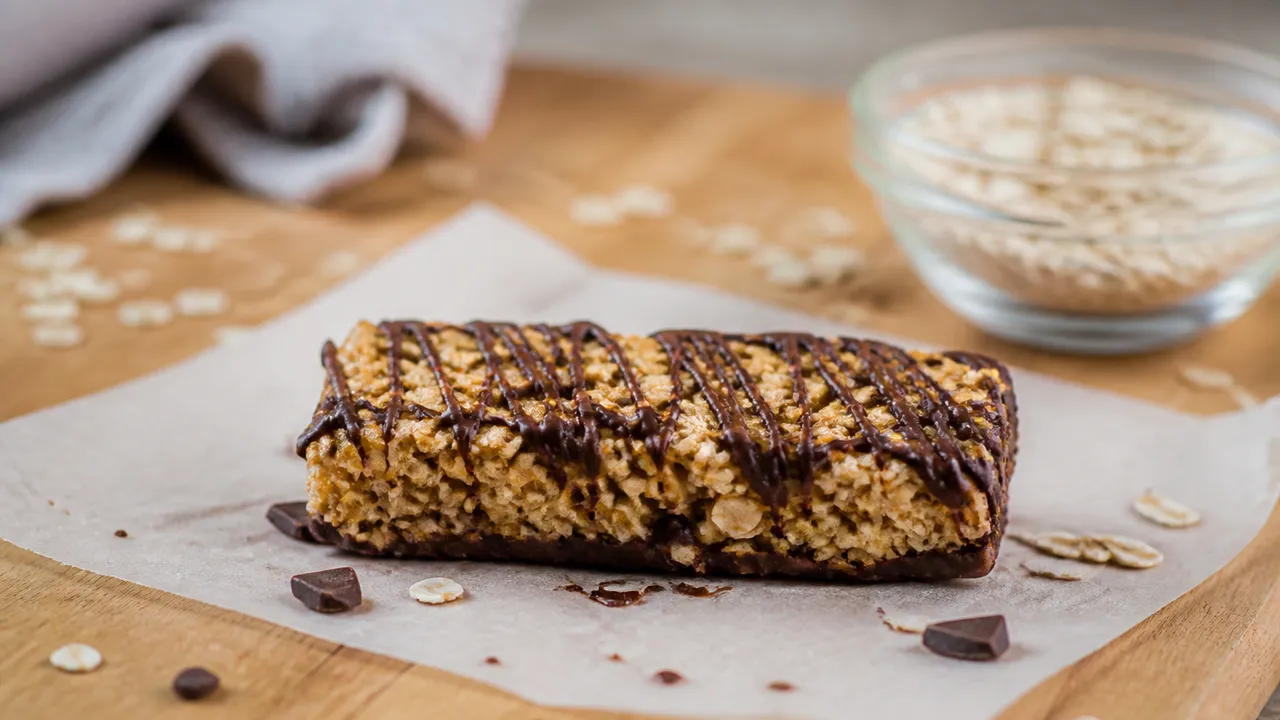 Barre de céréale maison à l'avoine et chocolat